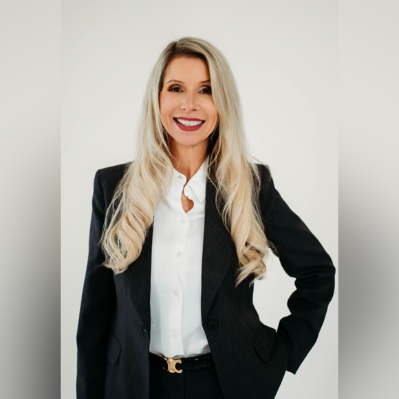 Meet your Posher, Susan - Picture 2 of 2